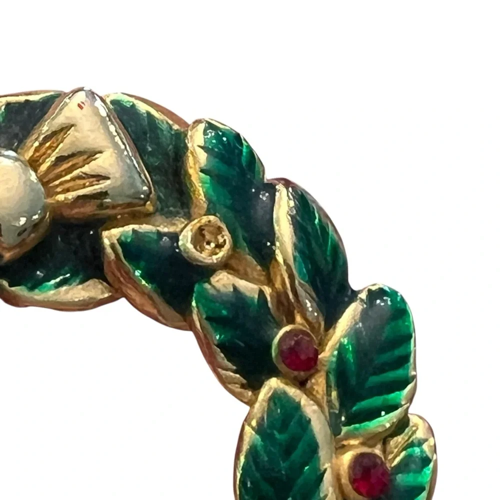 LIA‎ Green Red Enamel Red Rhinestone Christmas Wreath Brooch Signed Festive